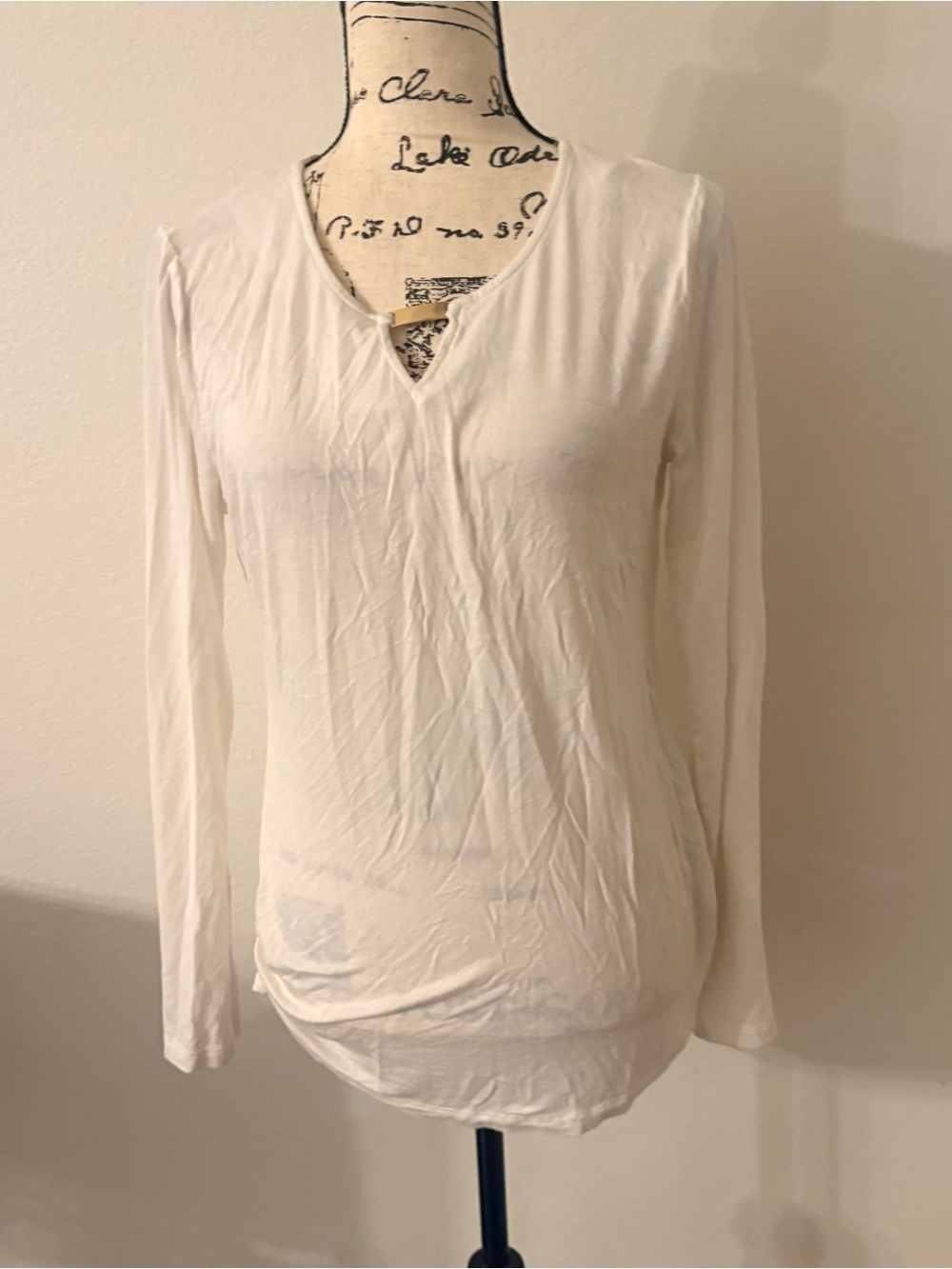 Covington Cream Long-Sleeve V-Neck Tee
